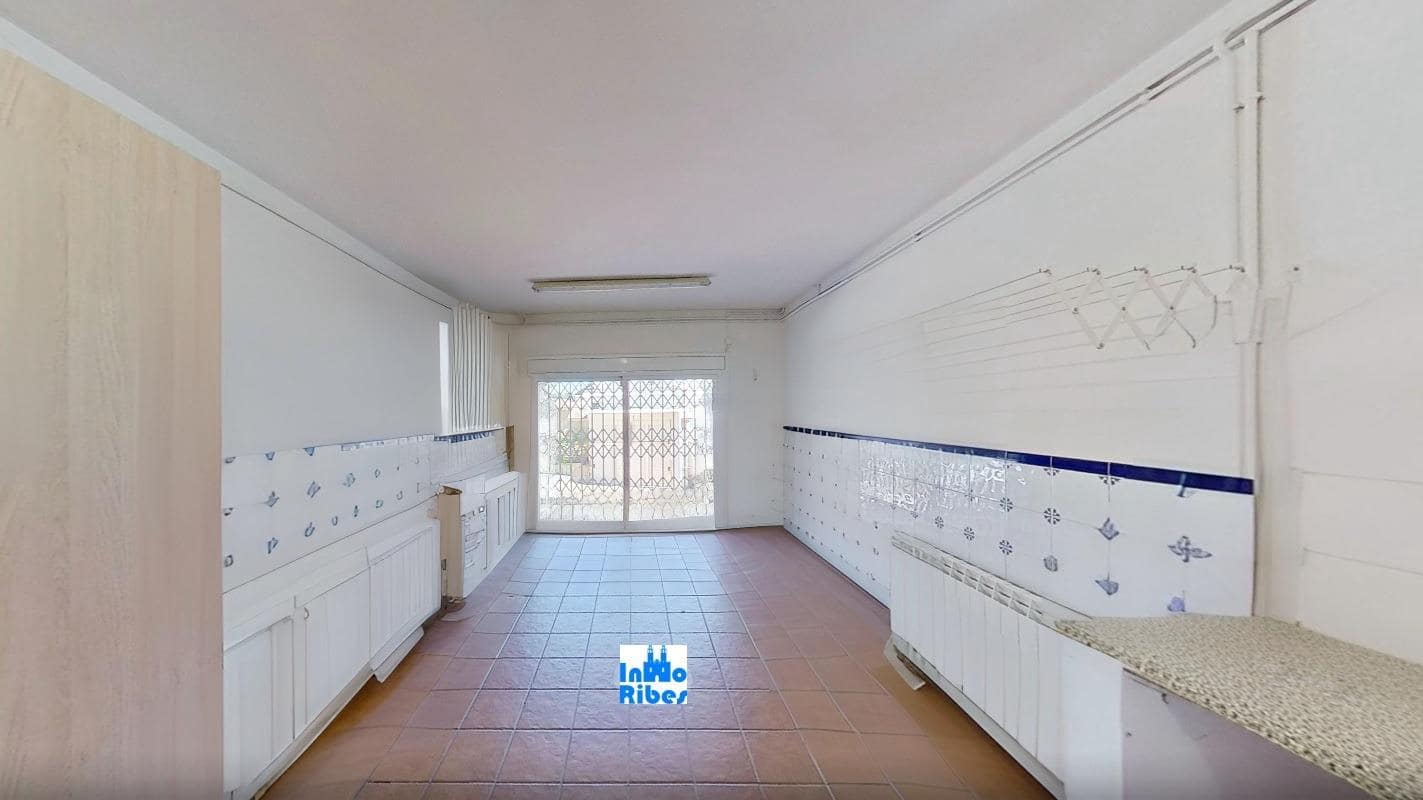 Chalet de 4 habitaciones en Calafell en venta con garaje - 540.000 € (Ref: 9424457)