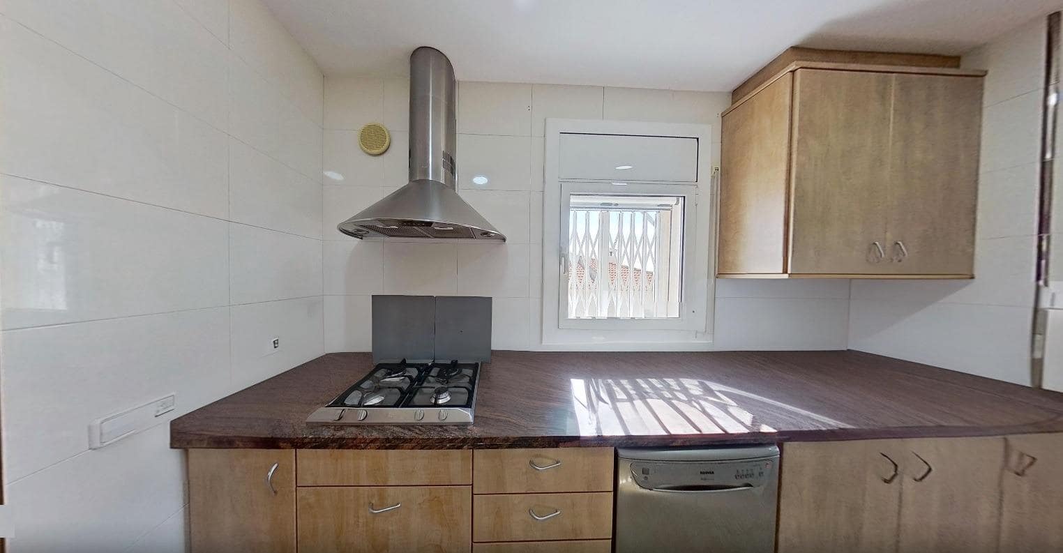 Chalet de 4 habitaciones en Calafell en venta con garaje - 540.000 € (Ref: 9424457)