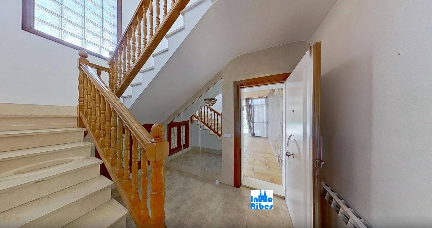 Chalet de 4 habitaciones en Calafell en venta con garaje - 540.000 € (Ref: 9424457)