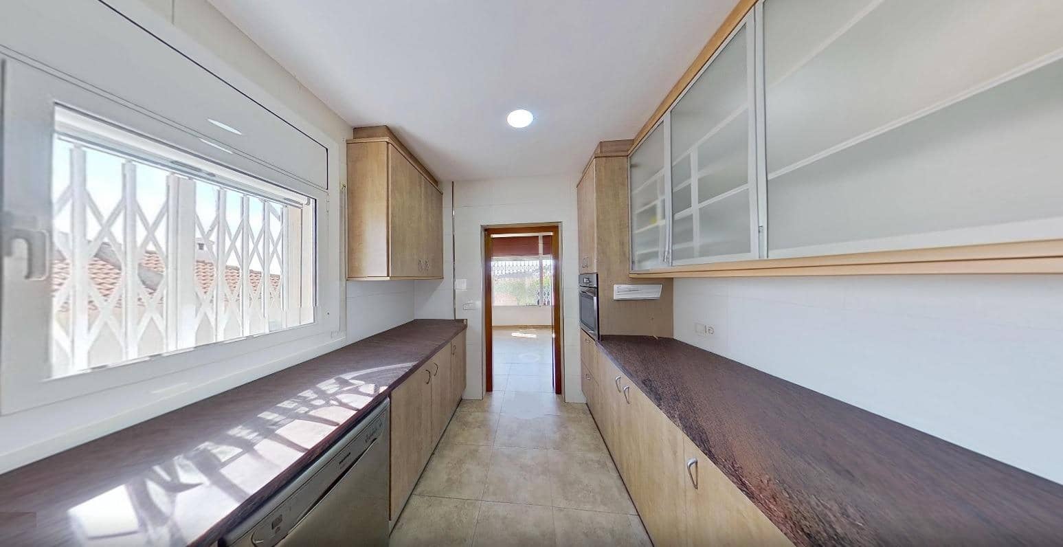Chalet de 4 habitaciones en Calafell en venta con garaje - 540.000 € (Ref: 9424457)