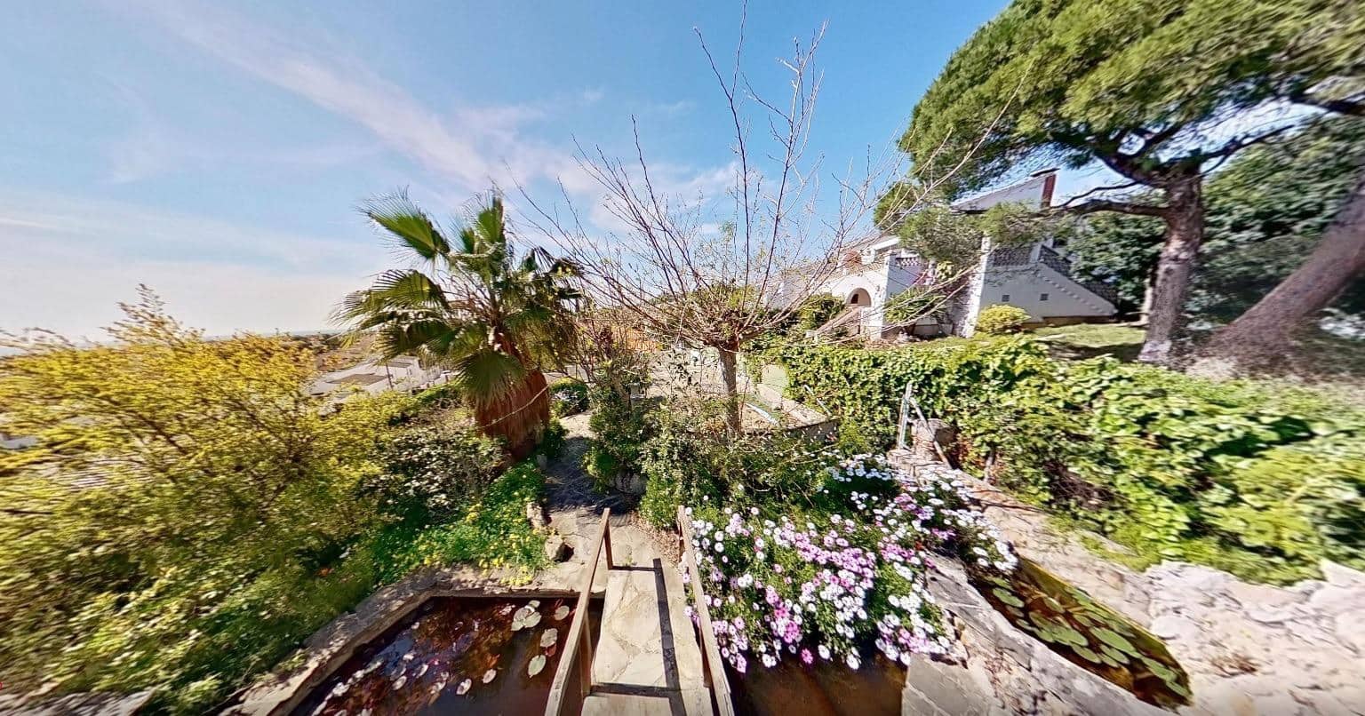 Chalet de 4 habitaciones en Calafell en venta con garaje - 540.000 € (Ref: 9424457)