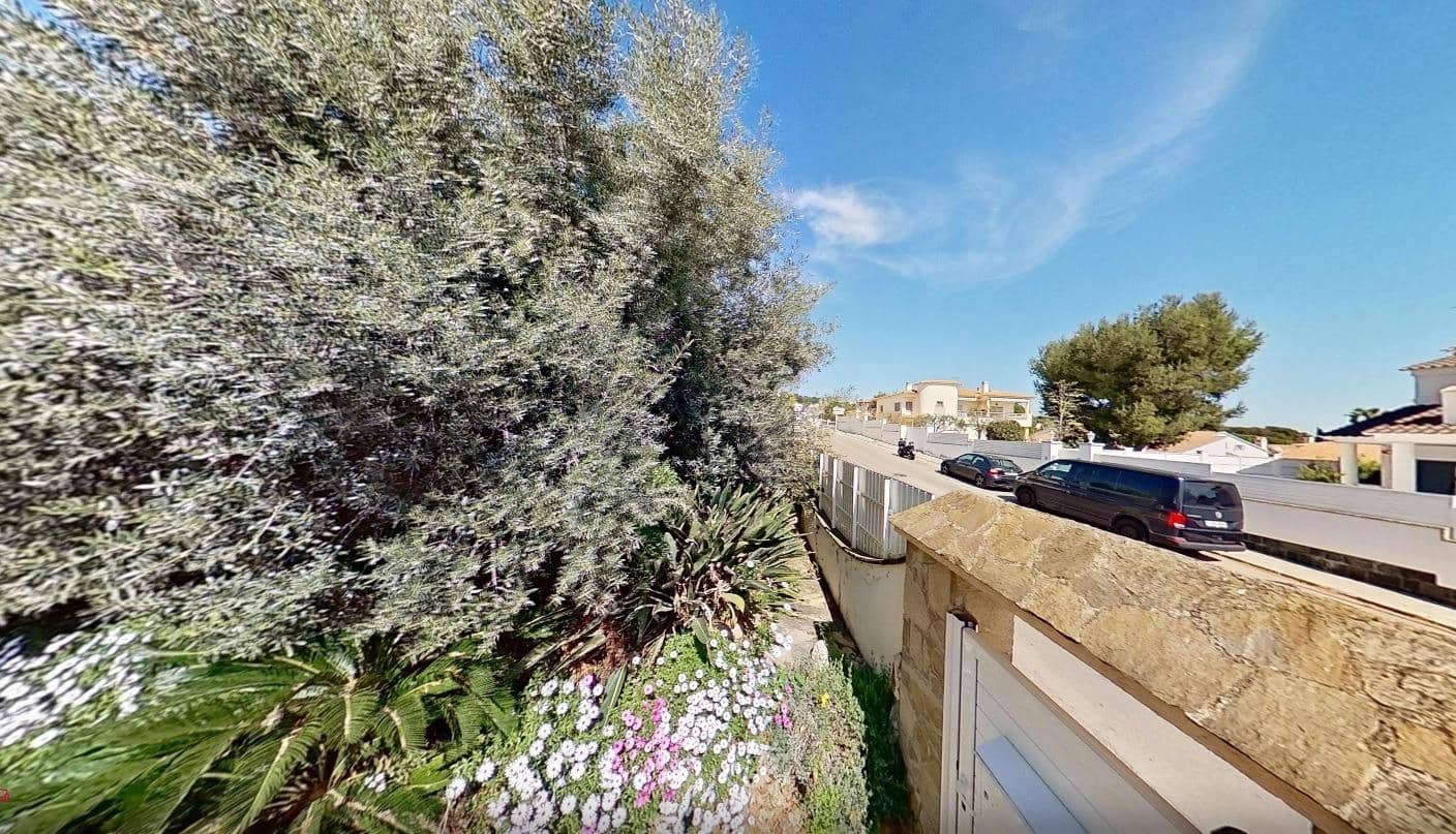 Chalet de 4 habitaciones en Calafell en venta con garaje - 540.000 € (Ref: 9424457)