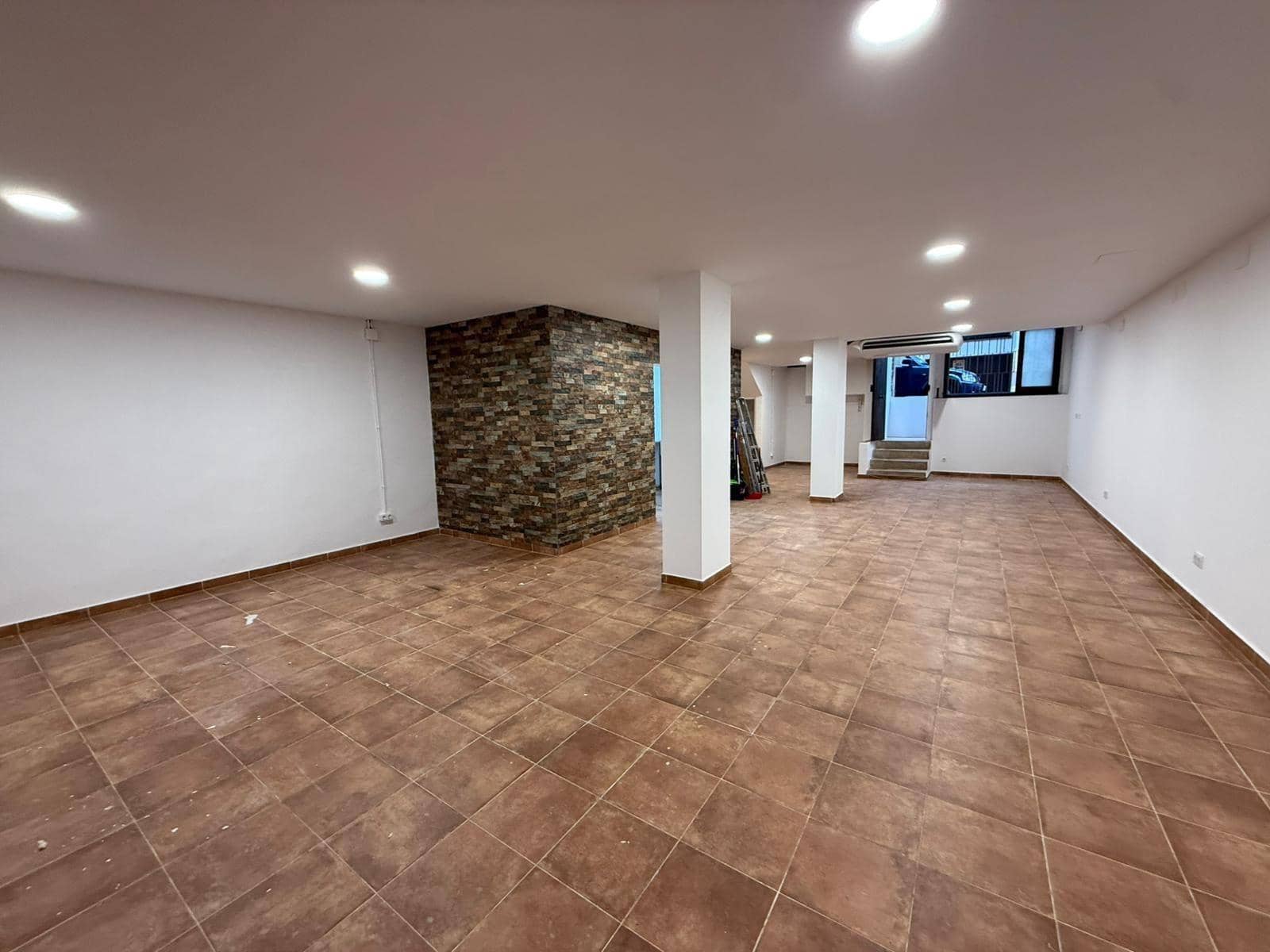 Comercial para arrendar em Sitges - 1 200 € (Ref: 9433511)