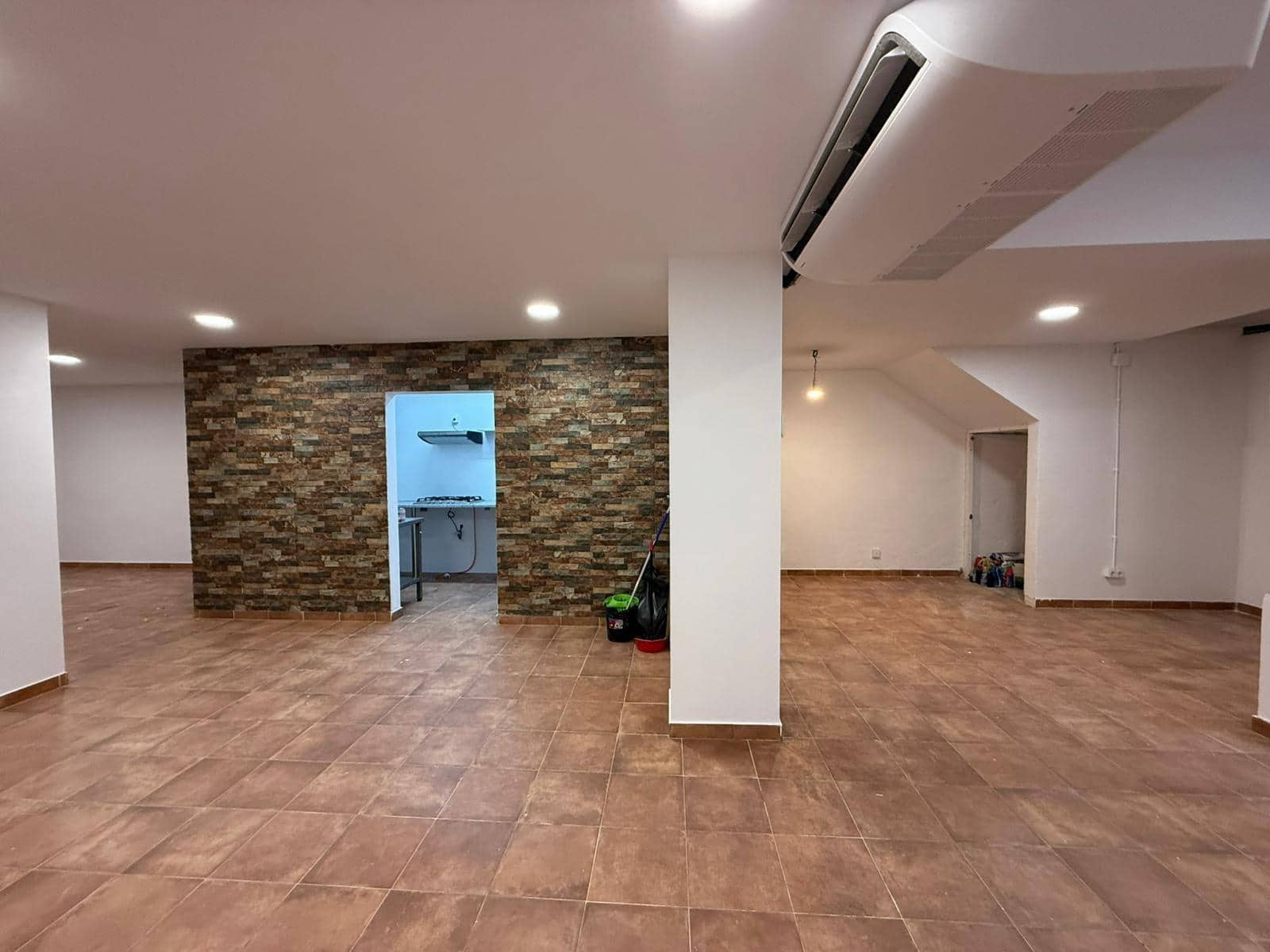 Comercial para arrendar em Sitges - 1 200 € (Ref: 9433511)