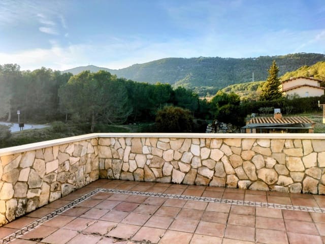 Chalet de 5 habitaciones en Canyelles en venta con piscina - 600.000 € (Ref: 9452795)