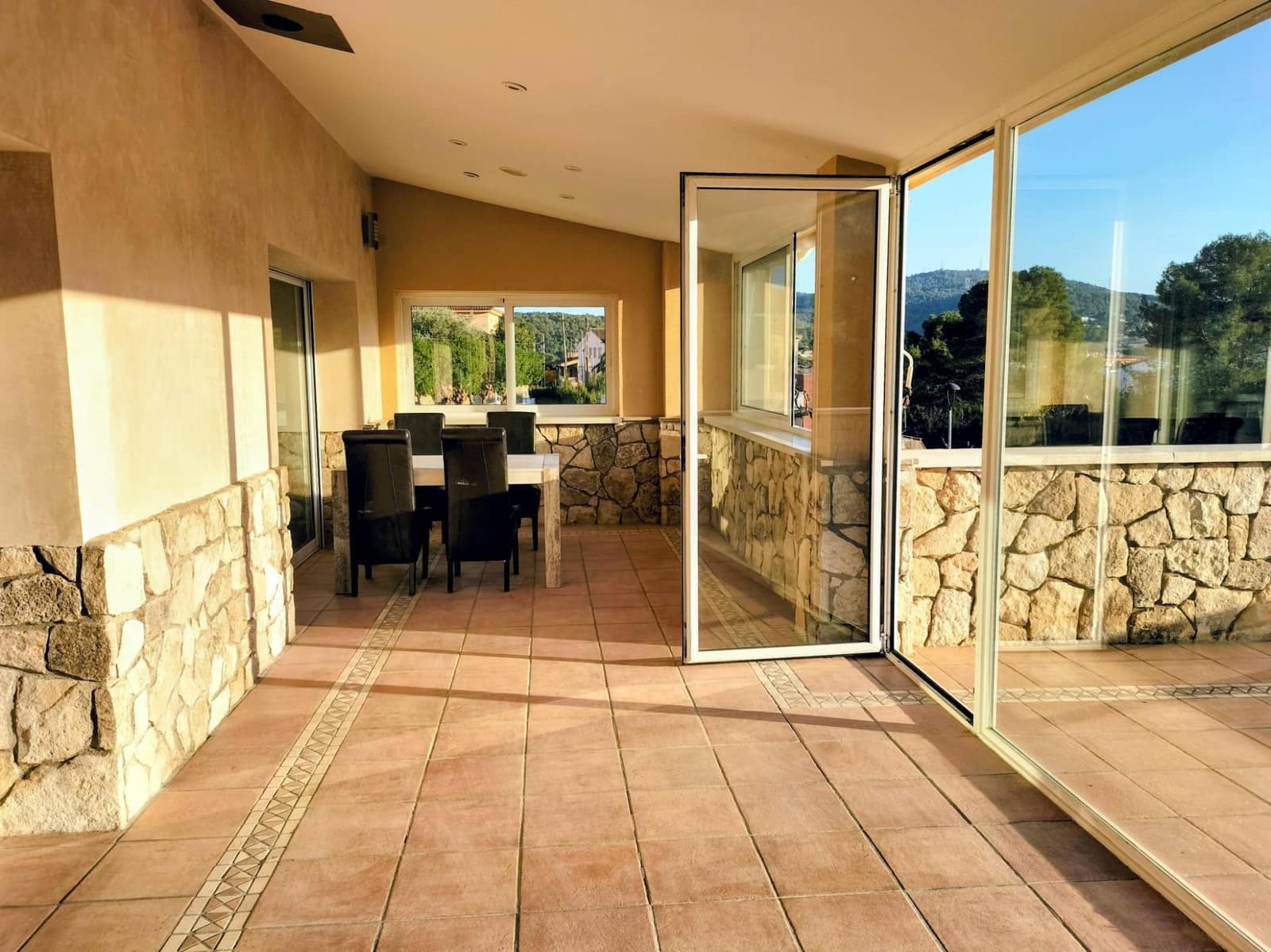 Chalet de 5 habitaciones en Canyelles en venta con piscina - 600.000 € (Ref: 9452795)