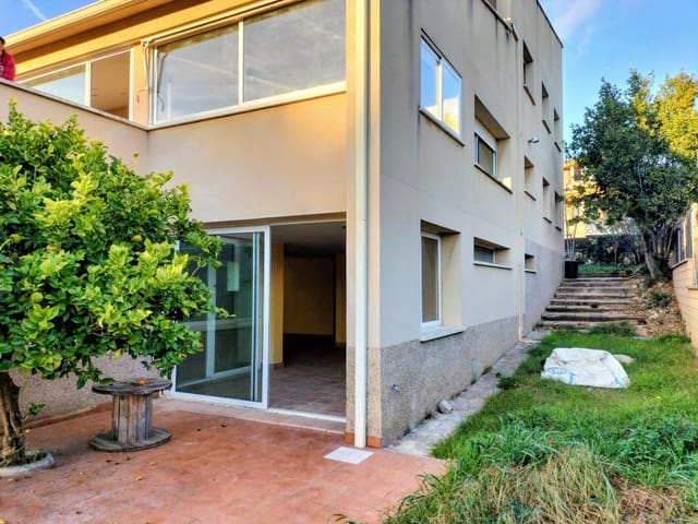 Chalet de 5 habitaciones en Canyelles en venta con piscina - 600.000 € (Ref: 9452795)