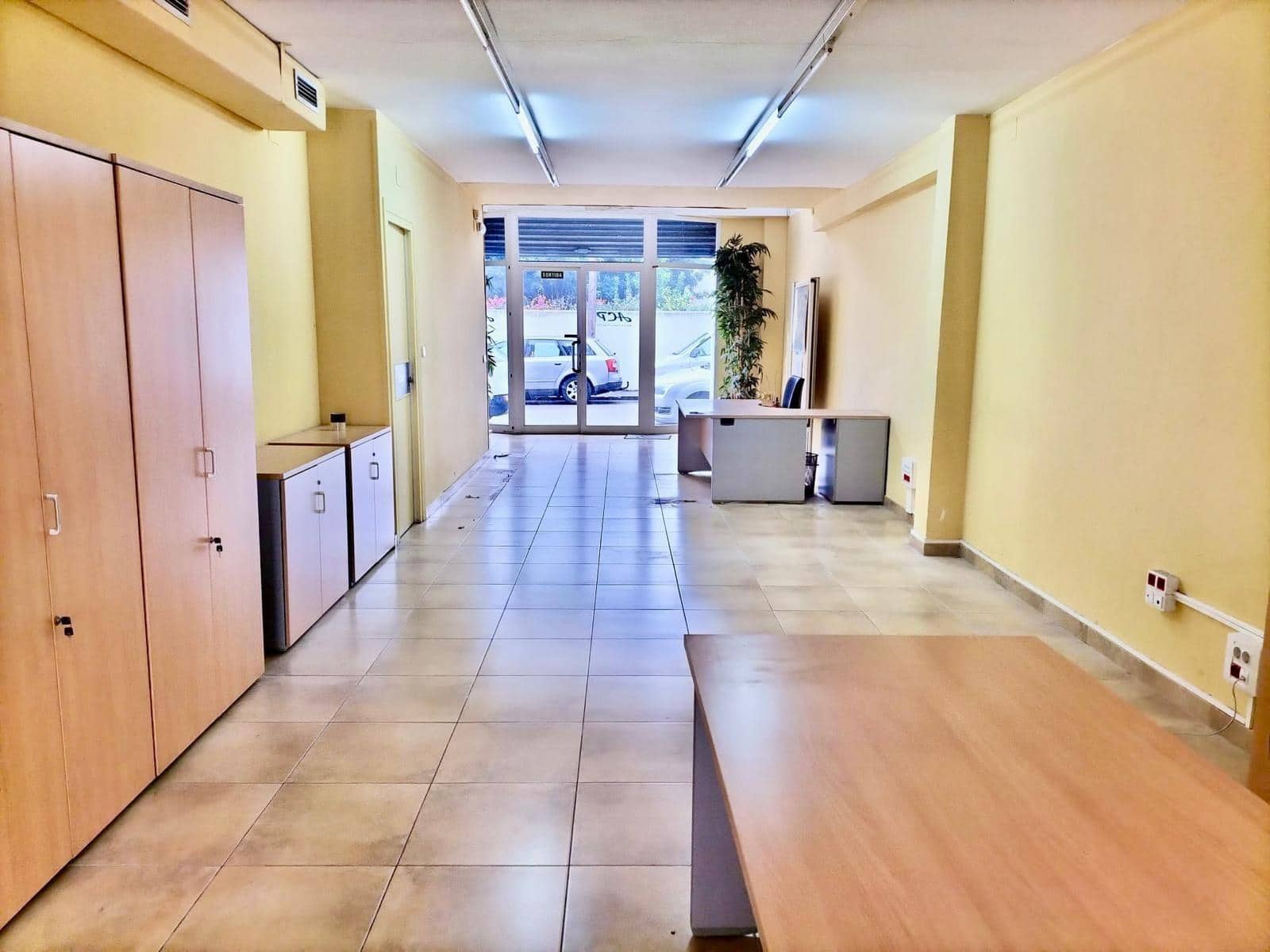 Local Commercial à louer à Sant Pere de Ribes - 1 500 € (Ref: 9474945)