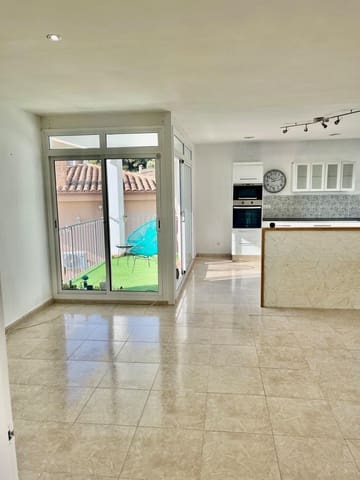 7 makuuhuone Huvila myytävänä paikassa Segur de Calafell, Calafell mukana uima-altaan 
autotalli - 385 000 € (Ref: 9548313)