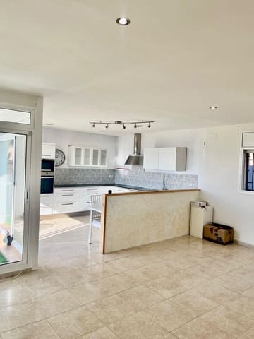 7 makuuhuone Huvila myytävänä paikassa Segur de Calafell, Calafell mukana uima-altaan 
autotalli - 385 000 € (Ref: 9548313)