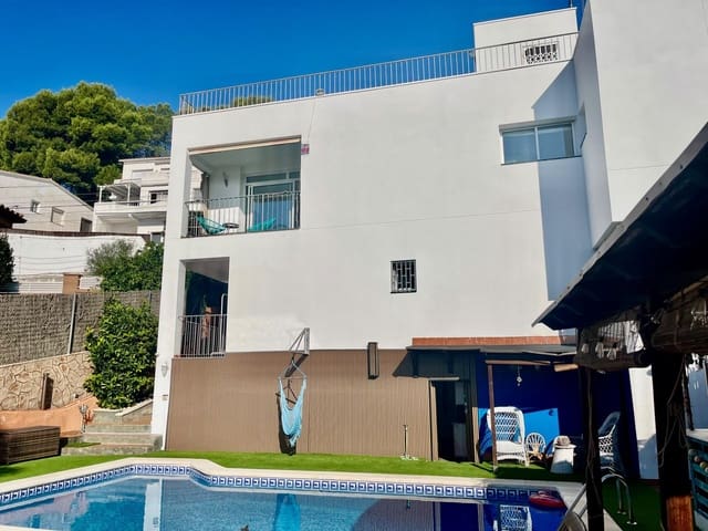 7 makuuhuone Huvila myytävänä paikassa Segur de Calafell, Calafell mukana uima-altaan 
autotalli - 385 000 € (Ref: 9548313)