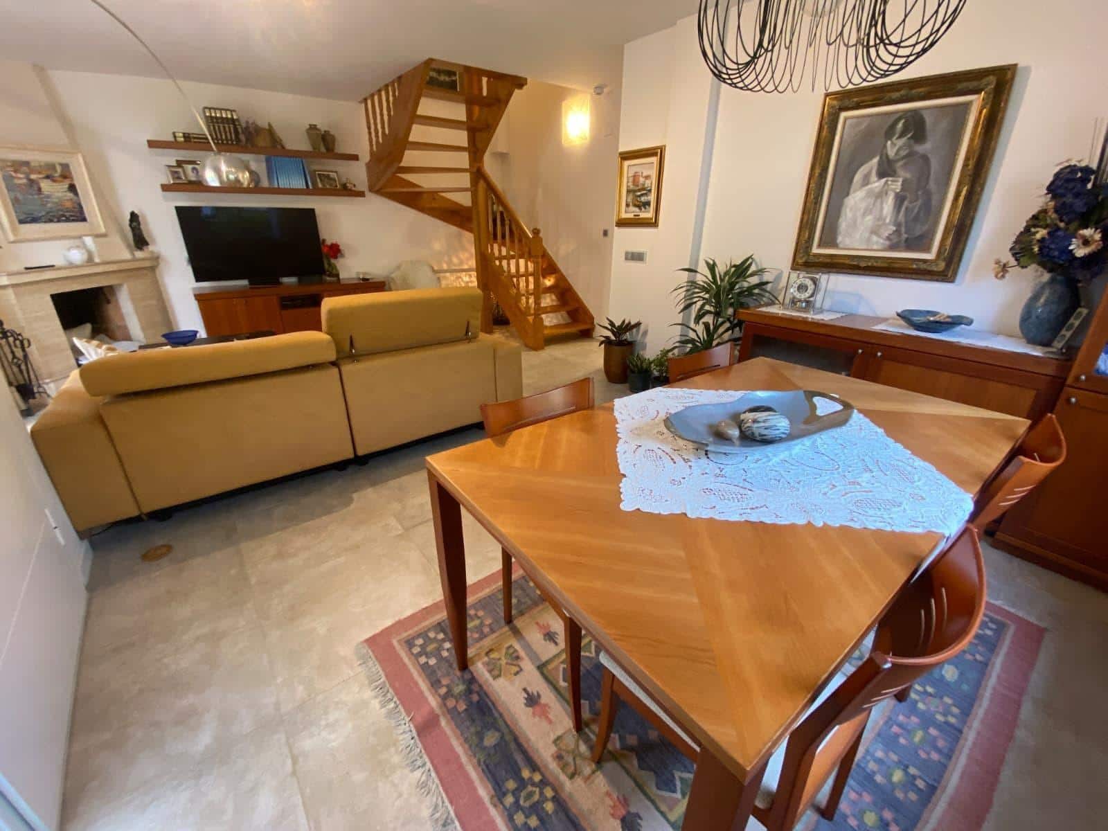 4 bedroom Terraced Villa for sale in Segur de Calafell with garage - € 365,000 (Ref: 9591391)