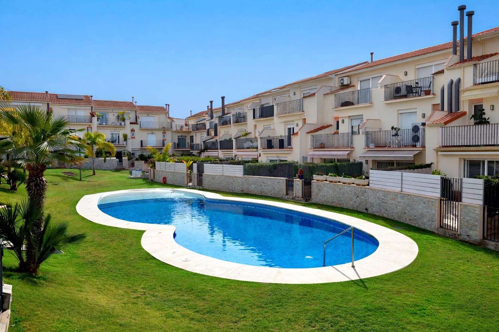 4 soverom Rekkehus til salgs i Sitges med svømmebasseng garasje - € 1 145 000 (Ref: 9621798)