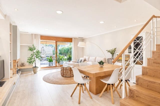 4 soverom Rekkehus til salgs i Sitges med svømmebasseng garasje - € 1 145 000 (Ref: 9621798)