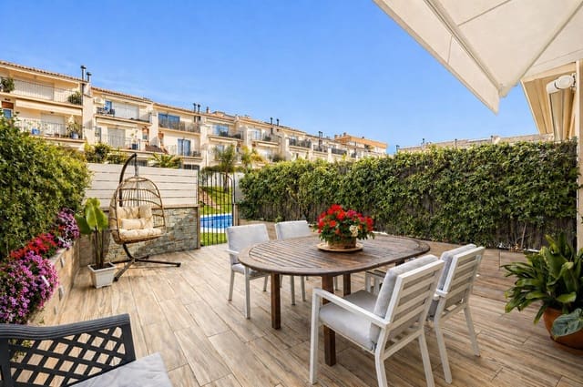 4 soverom Rekkehus til salgs i Sitges med svømmebasseng garasje - € 1 145 000 (Ref: 9621798)