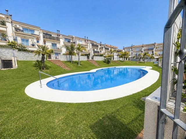 4 soverom Rekkehus til salgs i Sitges med svømmebasseng garasje - € 1 145 000 (Ref: 9621798)