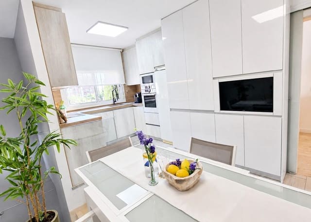 Adosado de 4 habitaciones en Sitges en venta con piscina garaje - 985.000 € (Ref: 9621798)