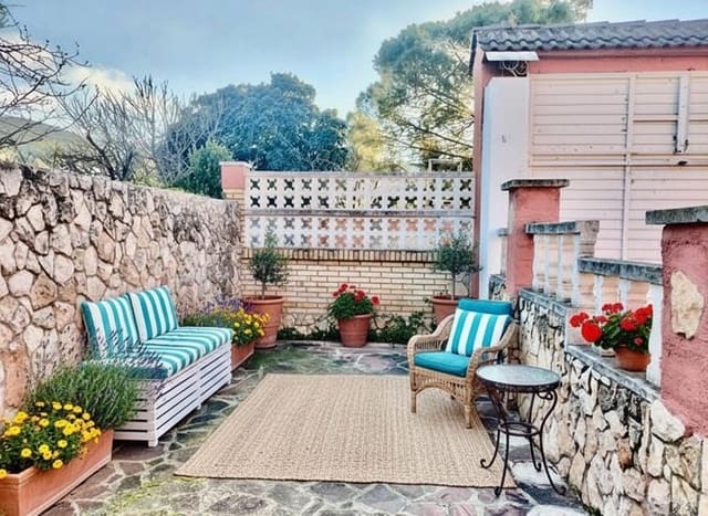 5 bedroom Villa for sale in Canyelles with garage - € 318,000 (Ref: 9639512)