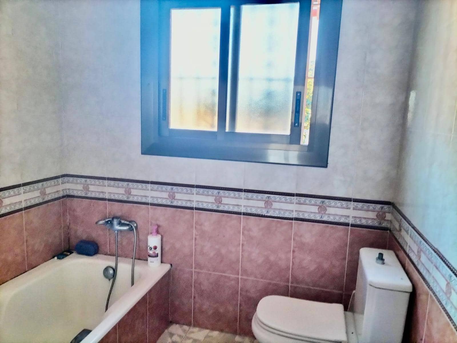 5 bedroom Villa for sale in Canyelles with garage - € 318,000 (Ref: 9639512)