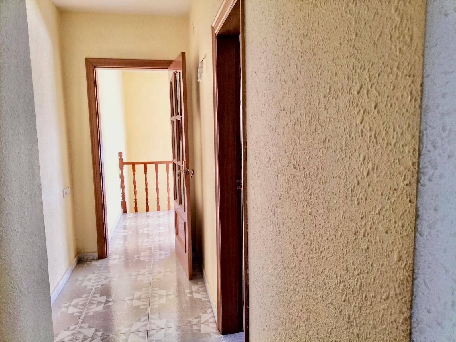 5 bedroom Villa for sale in Canyelles with garage - € 318,000 (Ref: 9639512)