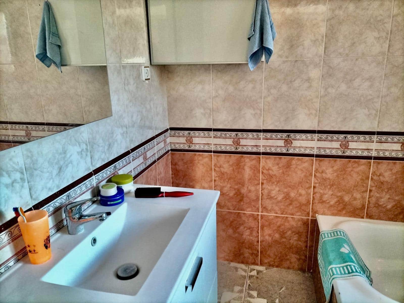 5 bedroom Villa for sale in Canyelles with garage - € 318,000 (Ref: 9639512)