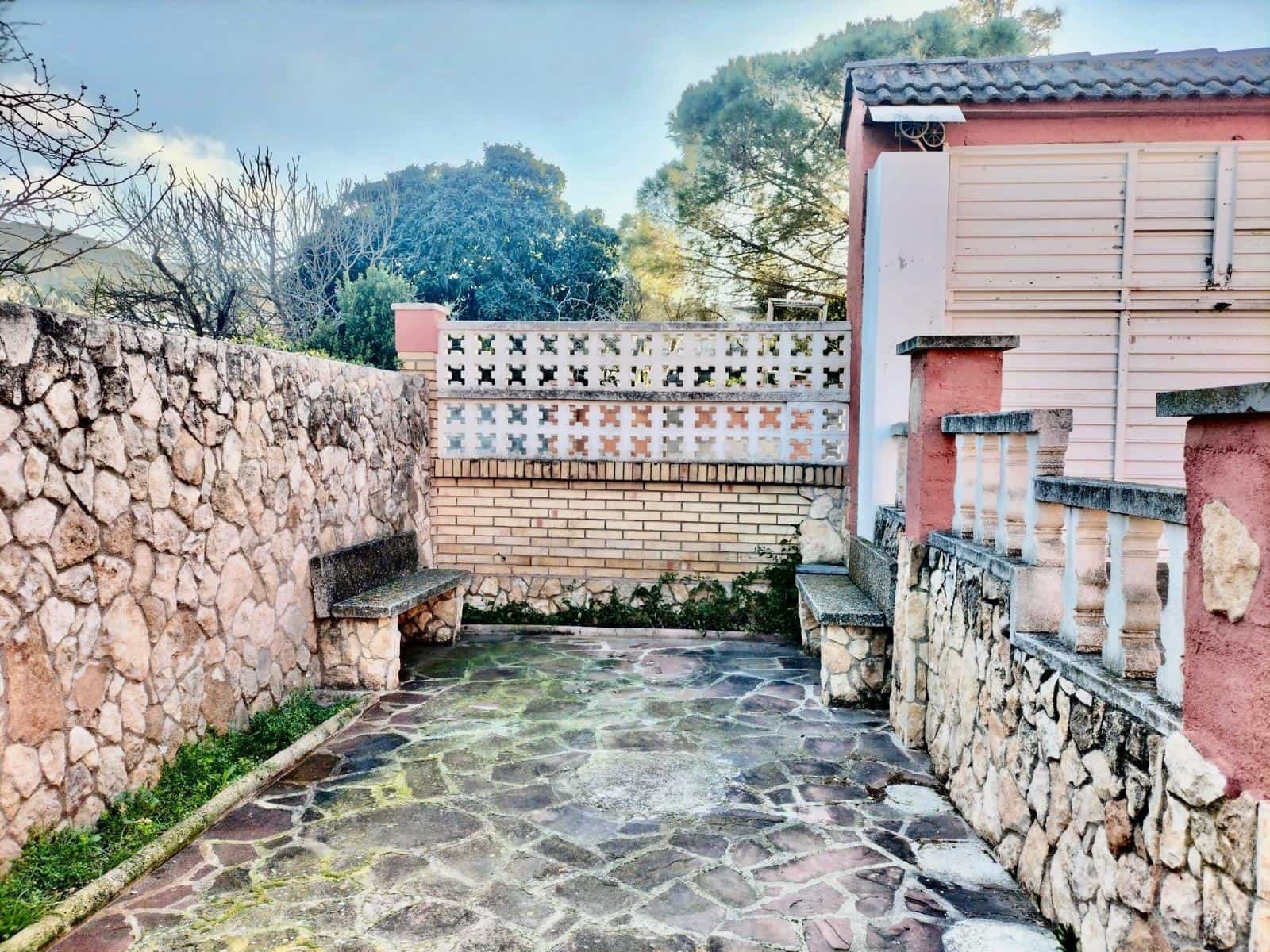 5 bedroom Villa for sale in Canyelles with garage - € 318,000 (Ref: 9639512)