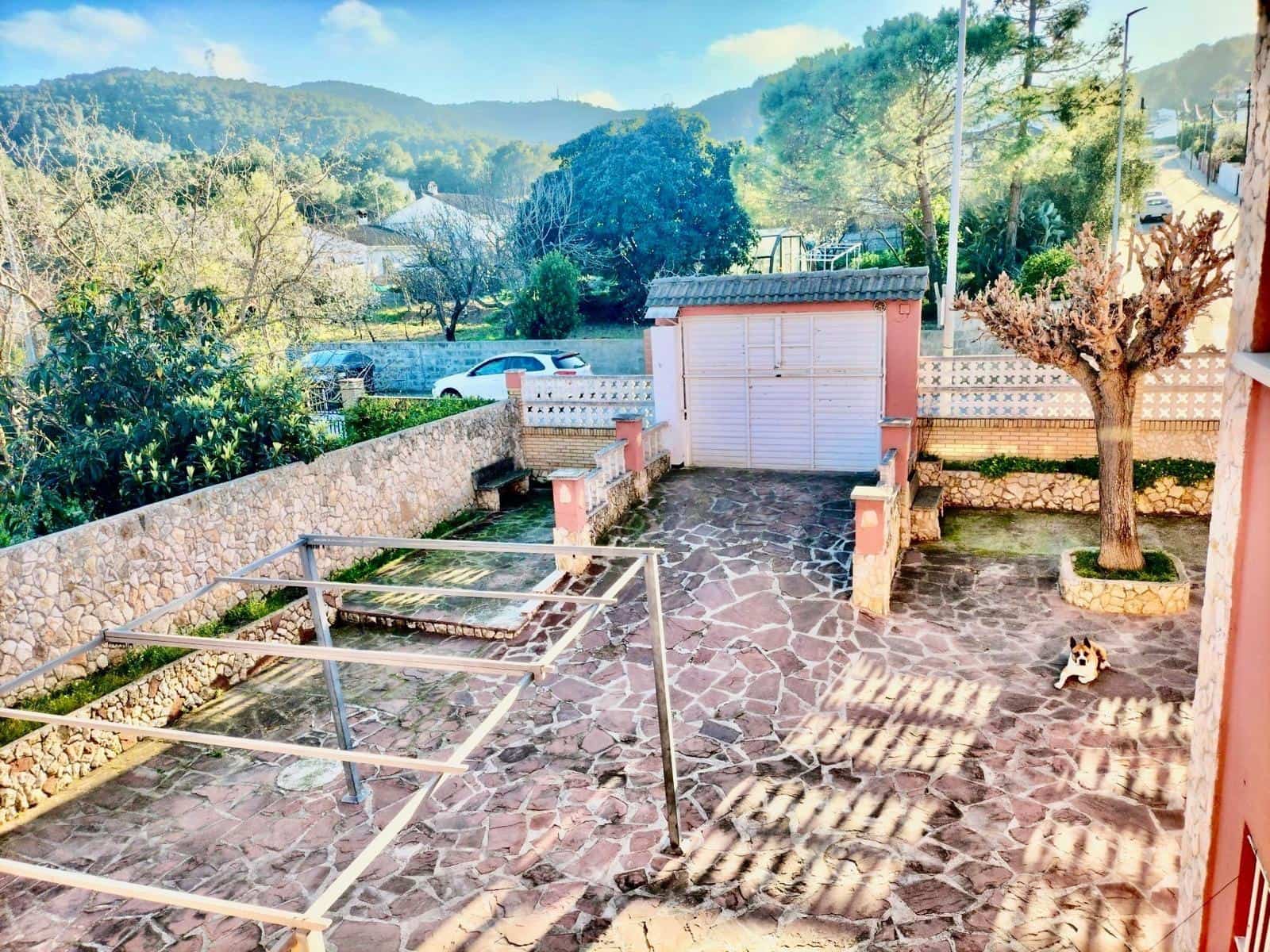 5 bedroom Villa for sale in Canyelles with garage - € 318,000 (Ref: 9639512)