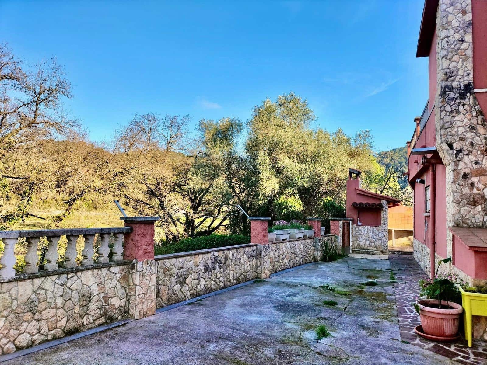 5 bedroom Villa for sale in Canyelles with garage - € 318,000 (Ref: 9639512)