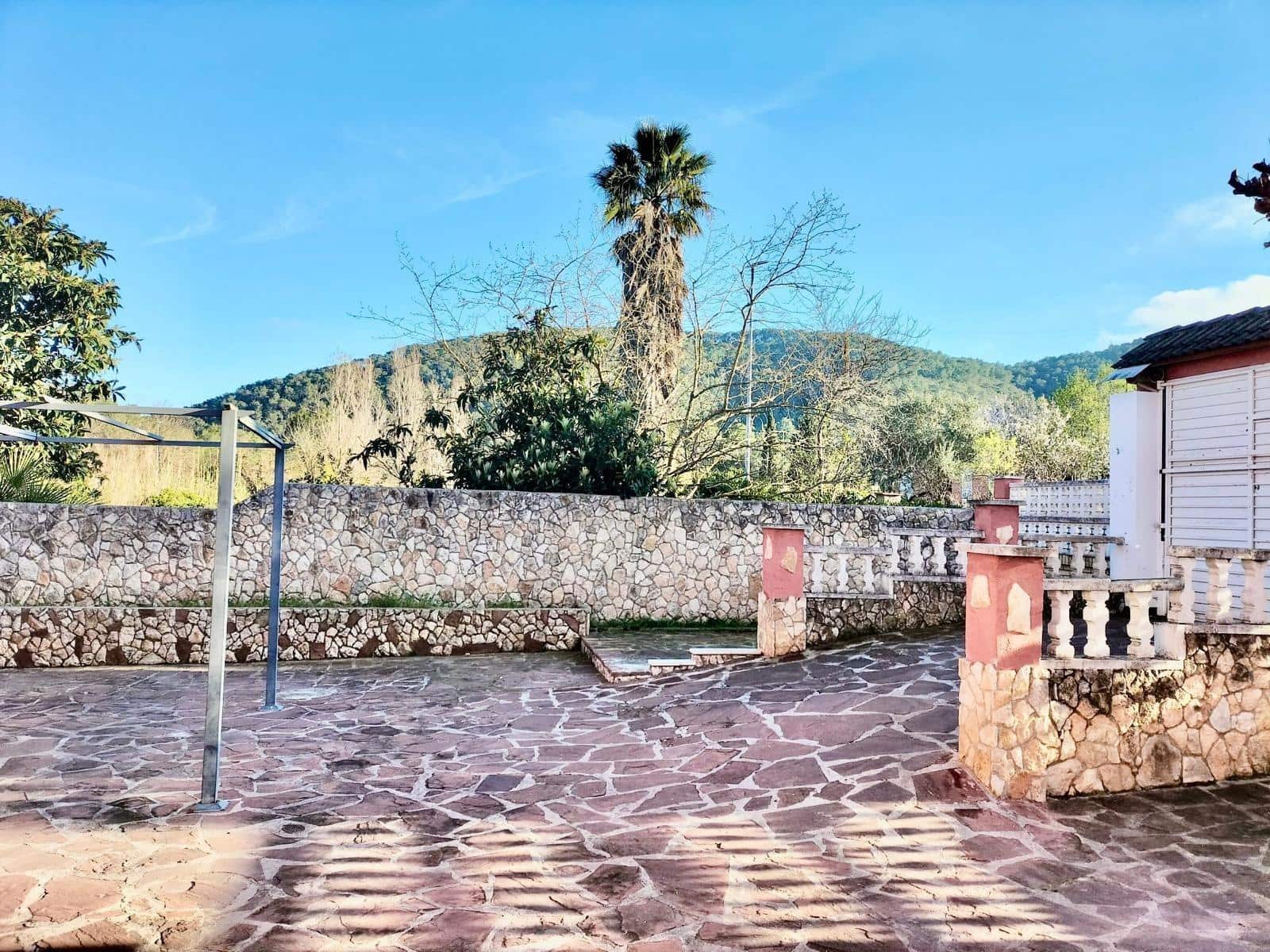 5 bedroom Villa for sale in Canyelles with garage - € 318,000 (Ref: 9639512)