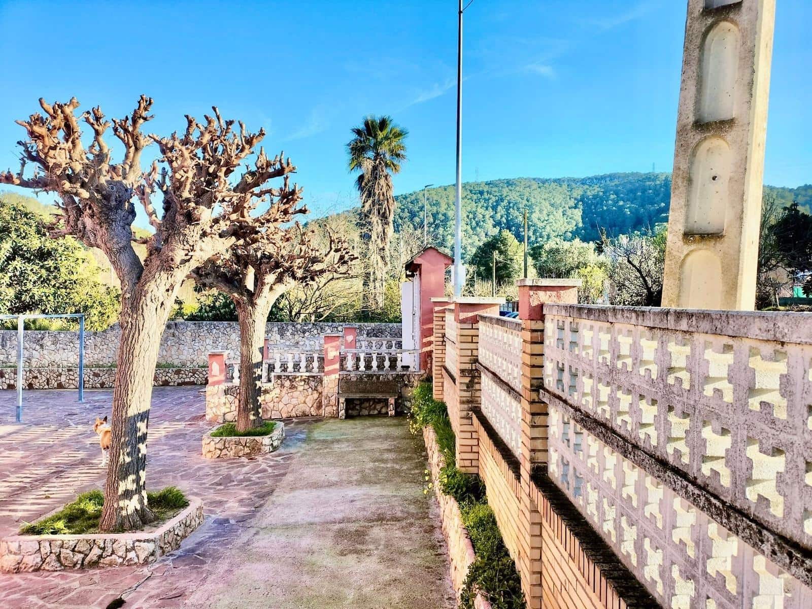 5 bedroom Villa for sale in Canyelles with garage - € 318,000 (Ref: 9639512)