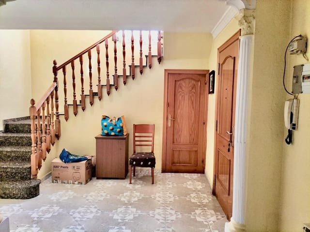 Chalet de 5 habitaciones en Canyelles en venta con garaje - 318.000 € (Ref: 9639512)