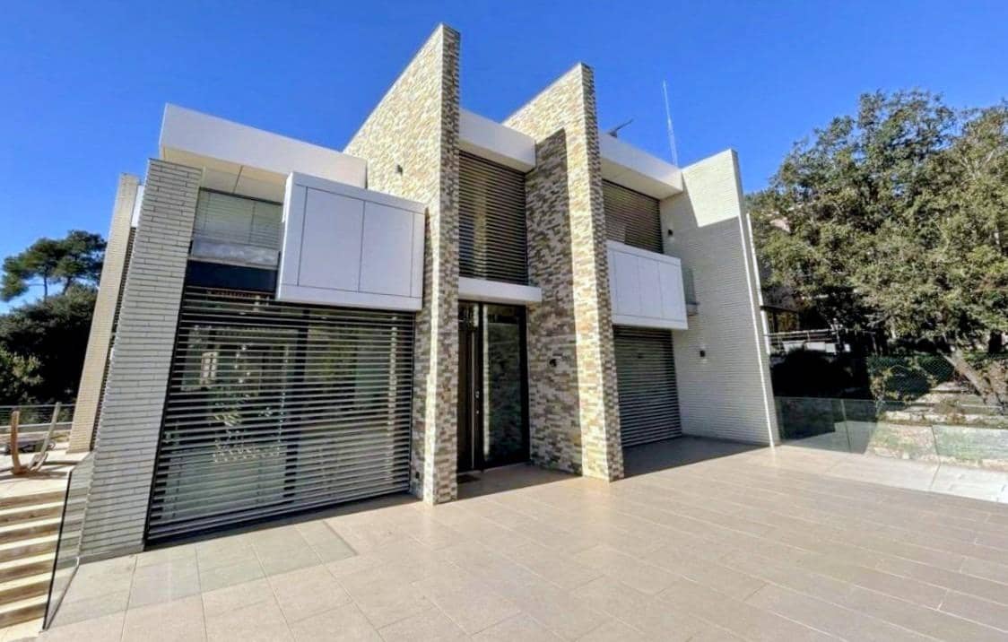 6 makuuhuone Huvila myytävänä paikassa Begues mukana uima-altaan 
autotalli - 1 350 000 € (Ref: 9661974)