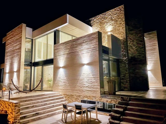 6 sovrum Villa till salu i Begues med pool garage - 1 350 000 € (Ref: 9661974)