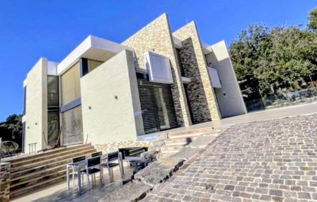 6 soverom Villa til salgs i Begues med svømmebasseng garasje - € 1 290 000 (Ref: 9661974)