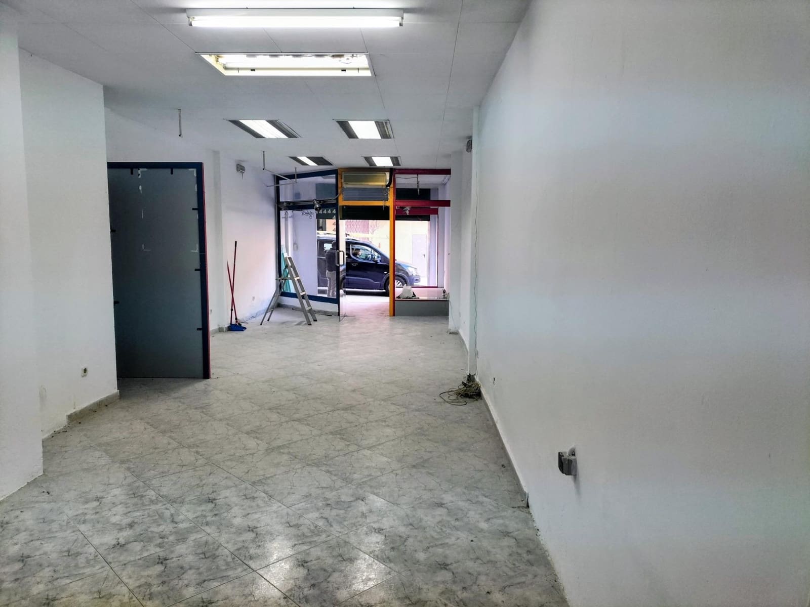 Commercial for sale in Vilafranca del Penedes - € 114,500 (Ref: 9729341)