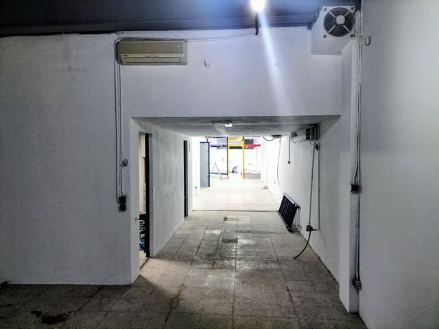 Commercial for sale in Vilafranca del Penedès - € 114,500 (Ref: 9729341)