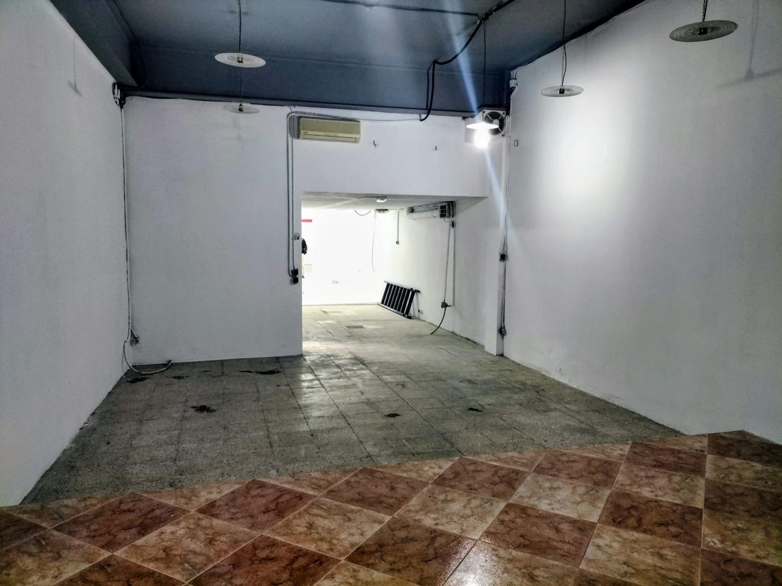 Commercial for sale in Vilafranca del Penedes - € 114,500 (Ref: 9729341)