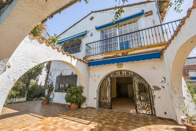 4 soverom Villa til salgs i Sitges med svømmebasseng garasje - € 2 250 000 (Ref: 9778255)