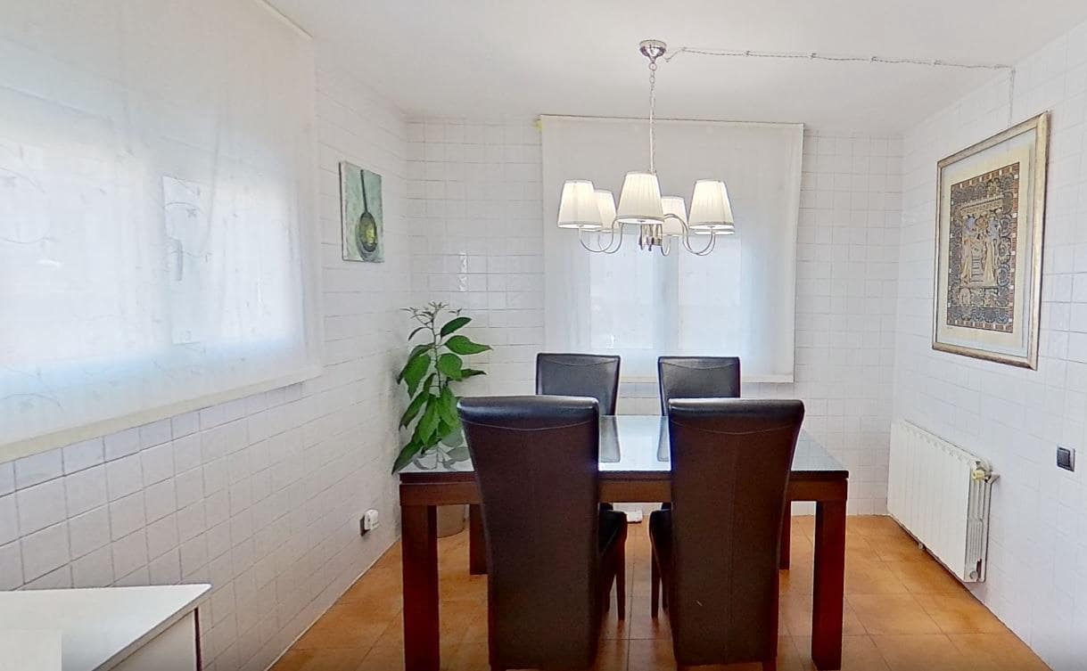 5 bedroom Townhouse for sale in Sant Pere de Ribes with garage - € 650,000 (Ref: 9818304)