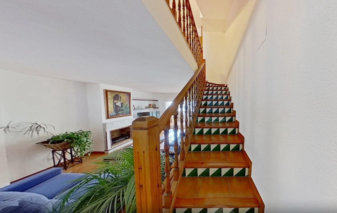 5 bedroom Townhouse for sale in Sant Pere de Ribes with garage - € 650,000 (Ref: 9818304)