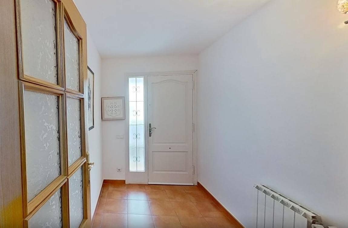 5 bedroom Townhouse for sale in Sant Pere de Ribes with garage - € 650,000 (Ref: 9818304)