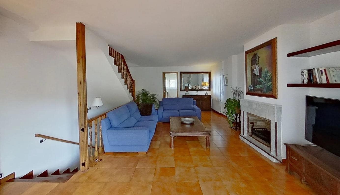 5 bedroom Townhouse for sale in Sant Pere de Ribes with garage - € 650,000 (Ref: 9818304)