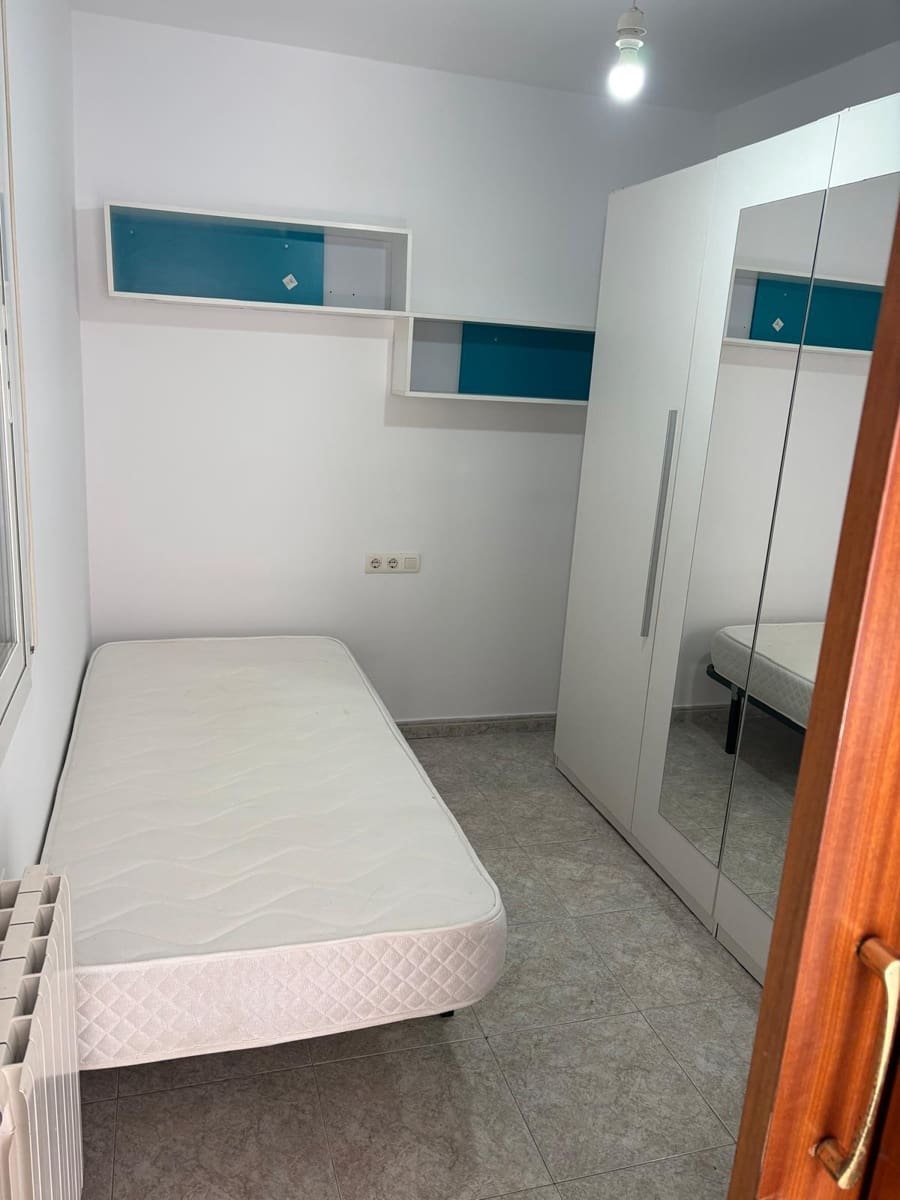 3 bedroom Apartment for rent in Segur de Calafell with pool - € 900 (Ref: 9820595)