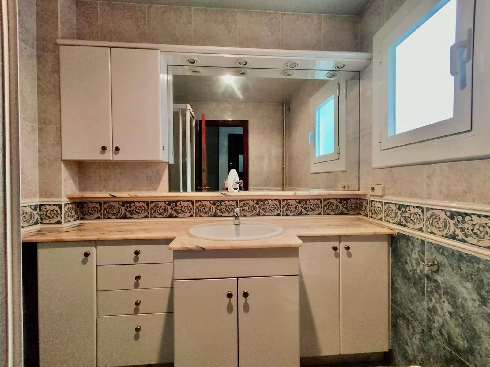 3 bedroom Flat for sale in Vilanova i la Geltru - € 260,000 (Ref: 9836313)