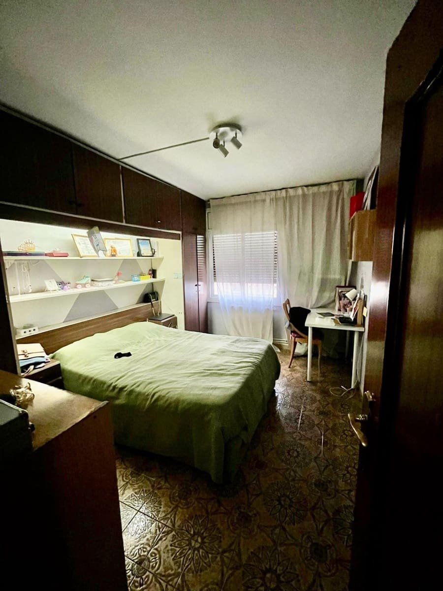 Apartamento de 4 habitaciones en Barcelona ciudad en venta - 342.000 € (Ref: 9913242)