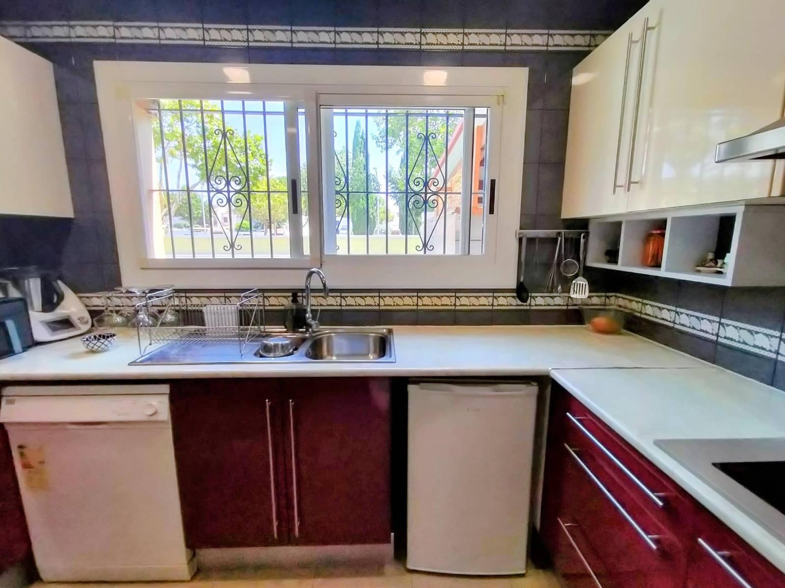 5 soveværelse Byhus til salg i Sant Pere de Ribes med swimmingpool garage - € 560.000 (Ref: 9947986)