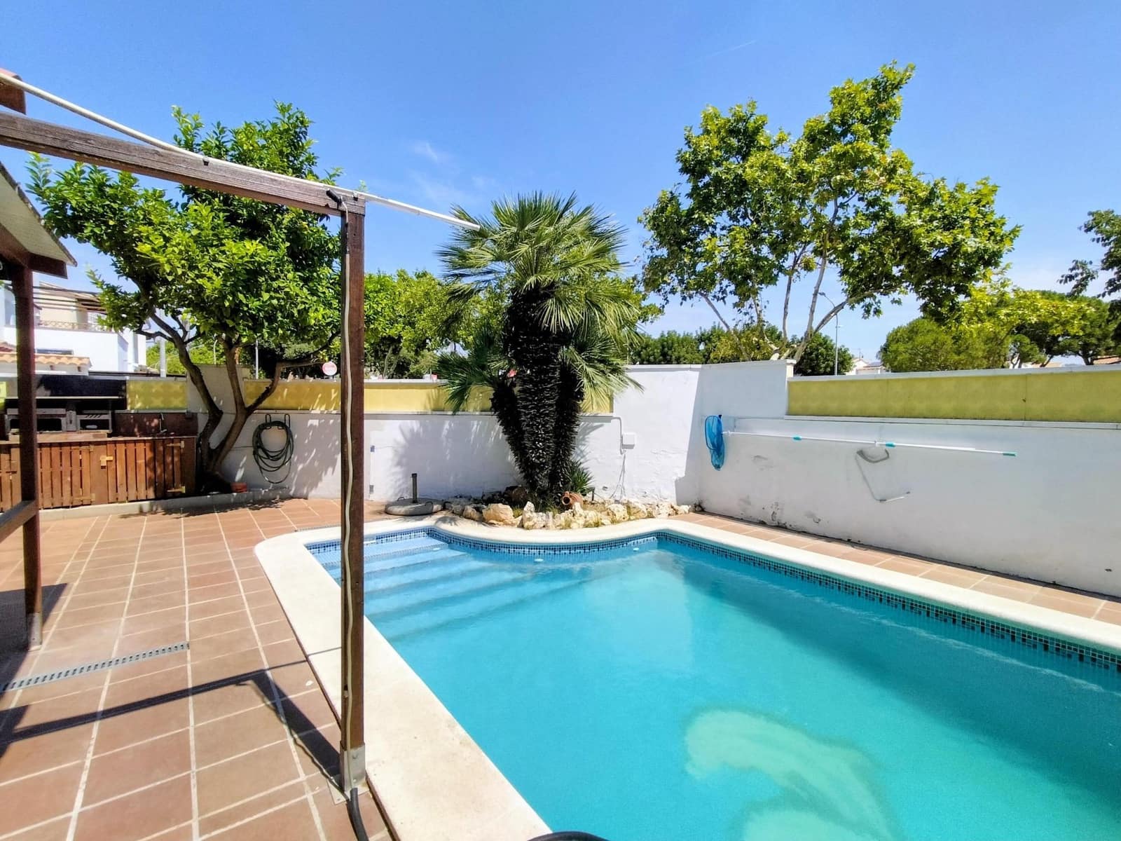 5 soveværelse Byhus til salg i Sant Pere de Ribes med swimmingpool garage - € 560.000 (Ref: 9947986)