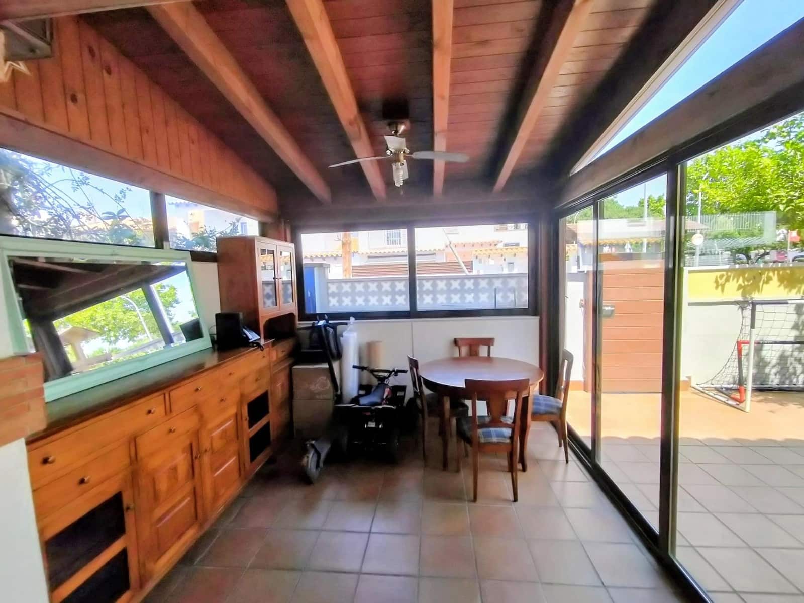 5 soveværelse Byhus til salg i Sant Pere de Ribes med swimmingpool garage - € 560.000 (Ref: 9947986)