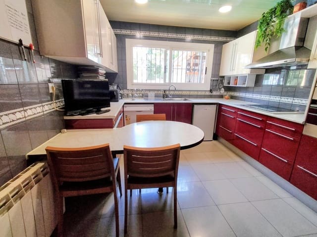 5 slaapkamer Huis te koop in Sant Pere de Ribes met zwembad garage - € 560.000 (Ref: 9947986)