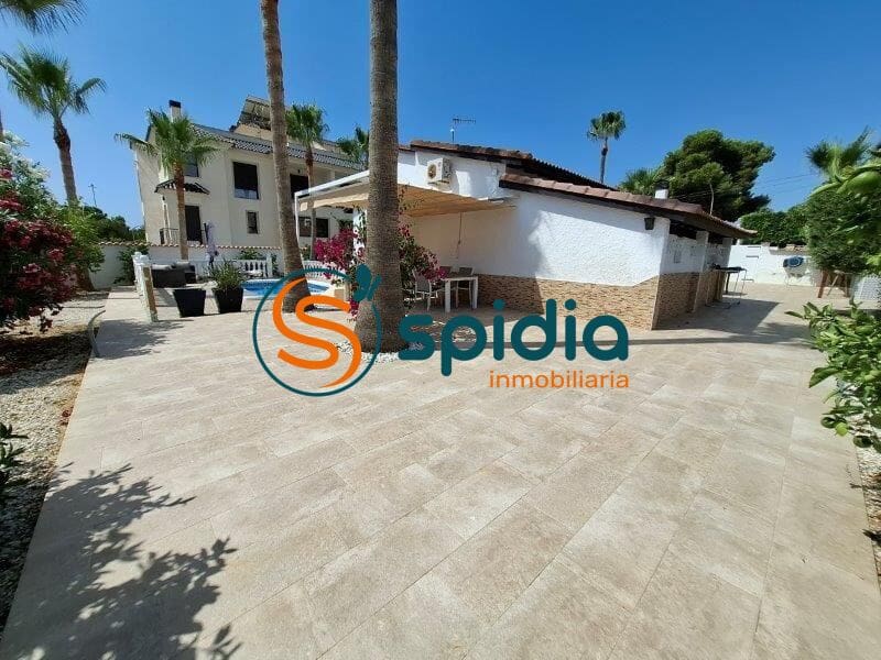 3 soveværelse Villa til salg i Calabardina med swimmingpool garage - € 340.000 (Ref: 9176422)